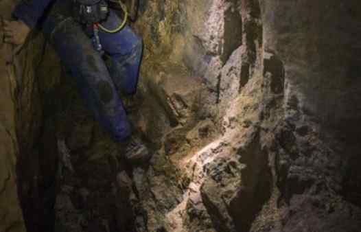 Caving style techniques being used to cross a Cornish mine shaft. Tin mines in Cornwall hold the best adventure day out!